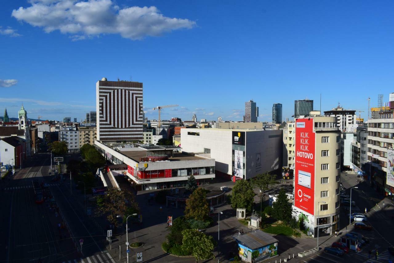 22Nd Uprising Square Apartment Bratislava Exterior photo